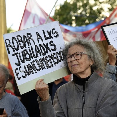 Organizaciones sociales y sindicatos volverán a ocupar el centro porteño para respaldar a los adultos mayores. Imagen: Andres Macera