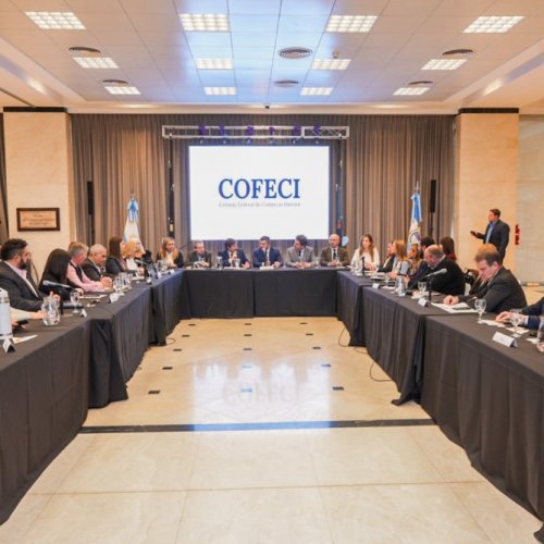 Orrego presenció reuniones de entidades nacionales clave para mejorar el comercio y consumo