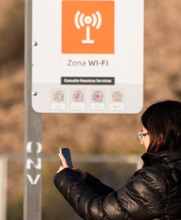 Innova consolida la conectividad en departamentos alejados con fibra óptica y WiFi público