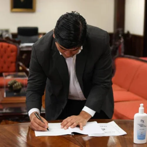 Costa Rica: el presidente Alvarado firma Ley de cannabis medicinal y cáñamo industrial