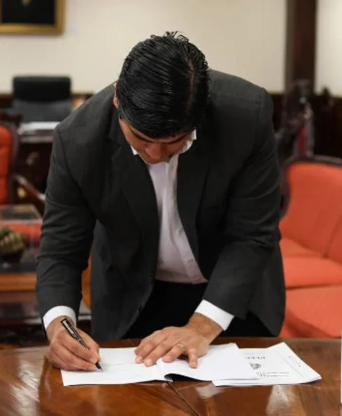 Costa Rica: el presidente Alvarado firma Ley de cannabis medicinal y cáñamo industrial