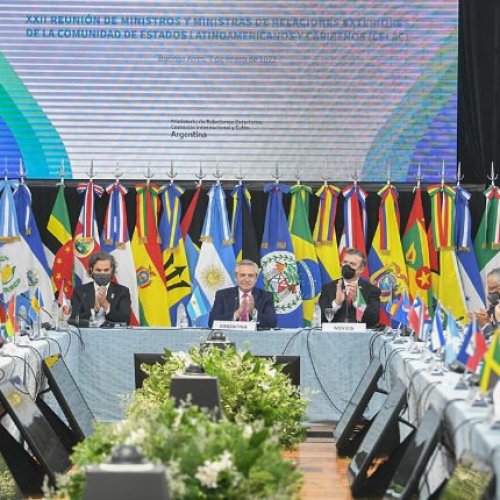 Alberto Fernández encabeza un encuentro de la Celac junto a AMLO, Mujica y Samper