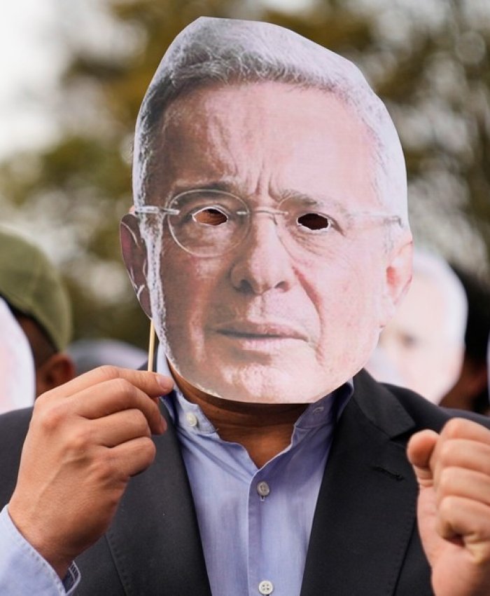COLOMBIA: la Justicia condena al expresidente Uribe por soborno a testigos y fraude procesal