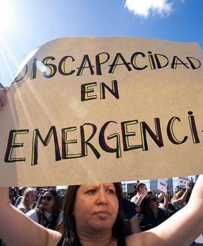Masiva marcha de organizaciones y familiares de personas con discapacidad en contra de la nueva ley impulsada por Milei