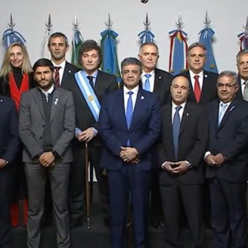 «AL PIE»: Milei suma a todo el Gabinete a la reunión con gobernadores, para cumplir con otro pedido de EEUU