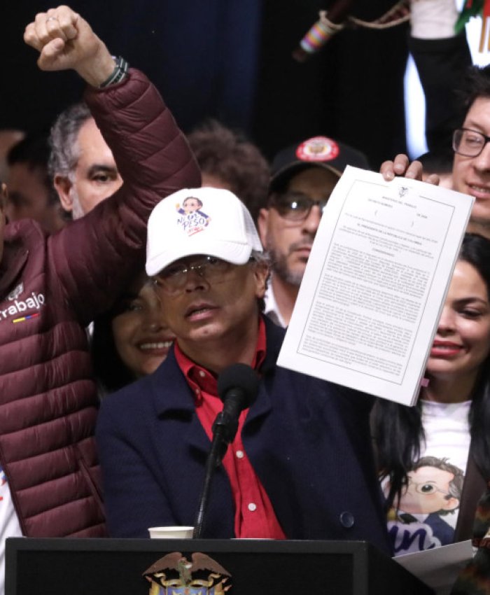 COLOMBIA: Gustavo Petro firma un nuevo decreto de aumento del salario mínimo y mantiene el incremento en el 23,7%