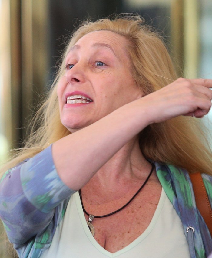 zzzznacp2NOTICIAS ARGENTINAS BAIRES, NOVIEMBRE 24: Karina Milei se retira del hotel Libertador. FOTO NA: DAMIAN DOPACIOzzzz