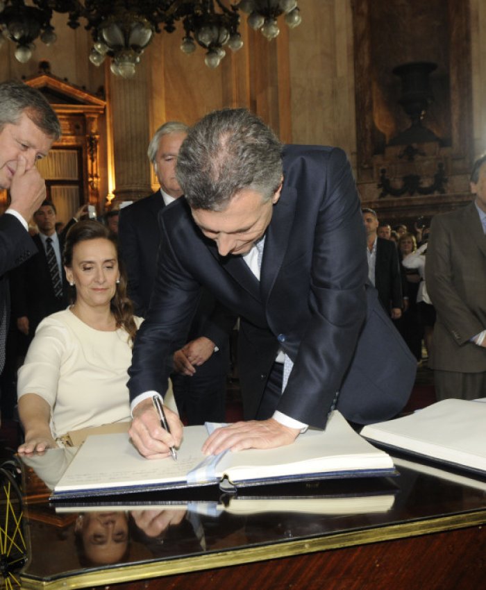 Por decreto: el Gobierno redujo a la mitad los espacios partidarios en radio y TV para la campaña electoral