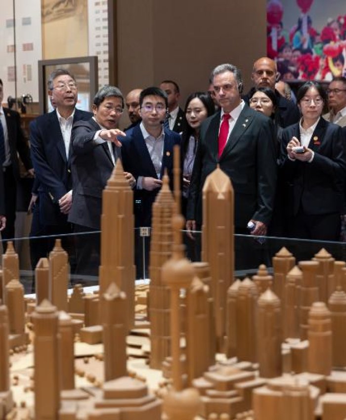 URUGUAY: el presidente Yamandú Orsi llegó a China en visita oficial y mañana se reunirá con el presidente Xi Jinping