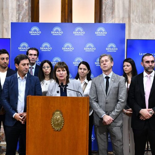 Los gobernadores se impusieron y el gobierno sacó Ganancias de la reforma laboral
