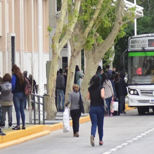 SAN JUAN: grave, por falta de combustible, algunas líneas de transporte público reducen frecuencias