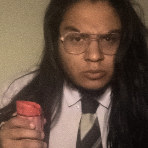 Las horas nocturnas: Un podcast local para escuchar con las luces prendidas