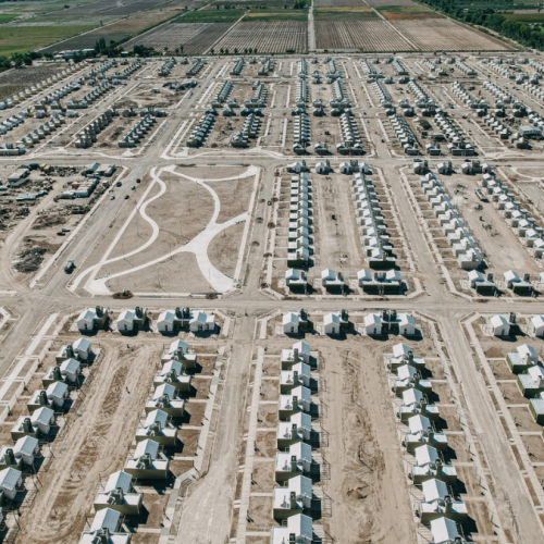 El presidente llega a San Juan para entregar 788 viviendas en Pocito