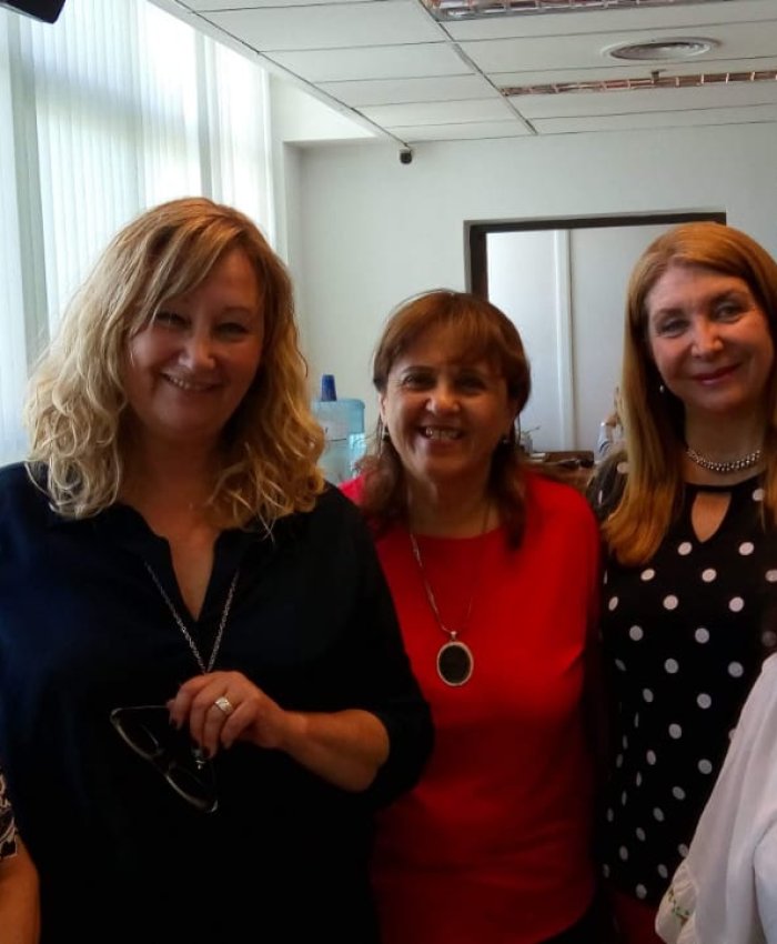 (De derecha a izquierda) Silvia Lara, Mónica Coca, Graciela Pastrán, Ana Naranjo y Paz Argentina Quiroga en la primera sesión del Consejo Asesor Indígena de la UNSJ (diciembre 2019).