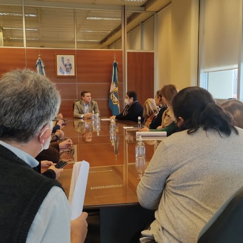 El Gobierno convocó a sindicatos y autoconvocados a una mesa de diálogo