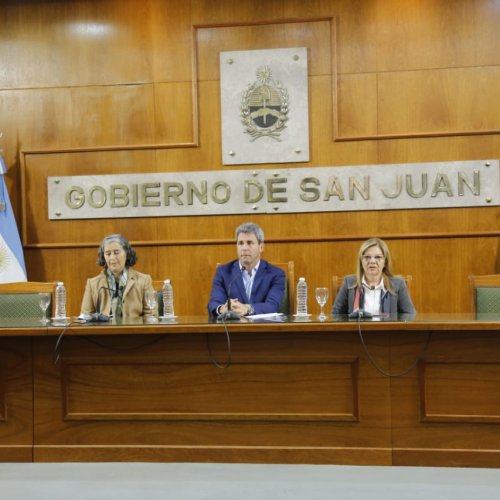 EN CONFERENCIA DE PRENSA: el gobernador Sergio Uñac anunció un 40% de aumento en un solo tramo en Junio para llegar al 65% y el no descuento de los días de paro.