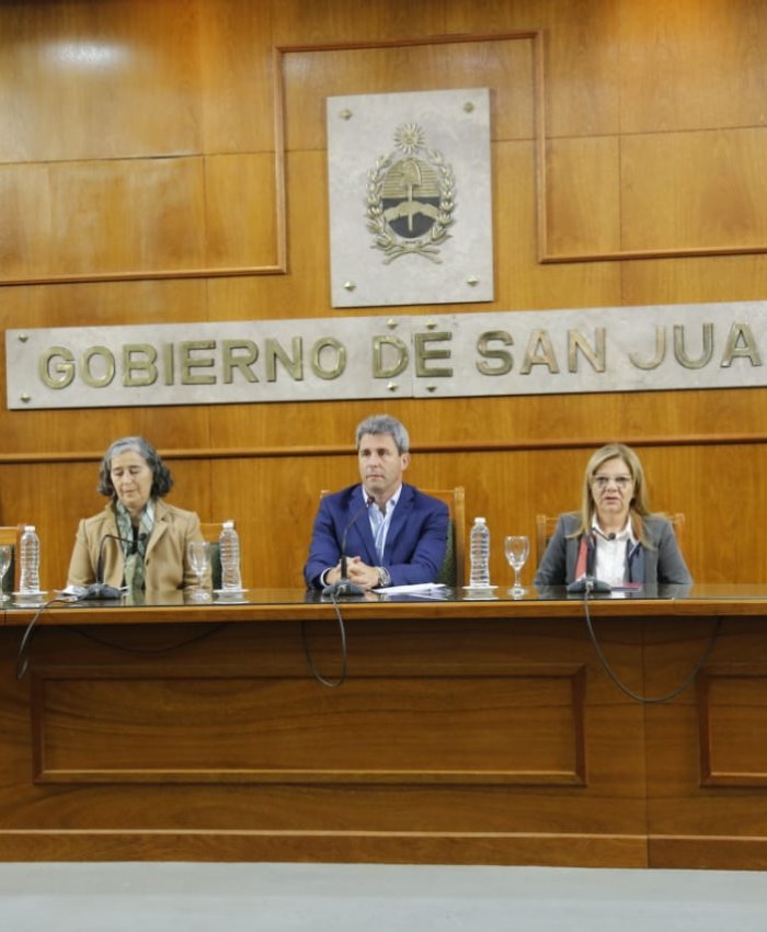 EN CONFERENCIA DE PRENSA: el gobernador Sergio Uñac anunció un 40% de aumento en un solo tramo en Junio para llegar al 65% y el no descuento de los días de paro.