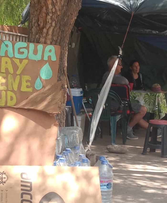 22 días de acampe frente a la planta de OSSE de Valle Fértil