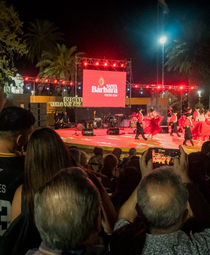 Los artistas de Pocito brillaron en el inicio de la Fiesta de Santa Bárbara