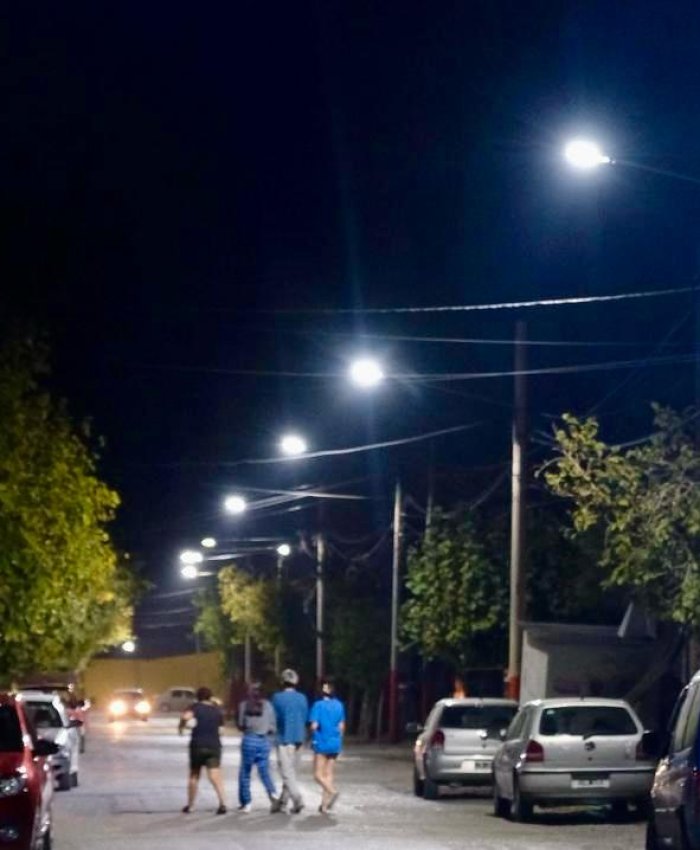 Una transitada arteria junto a cinco lugares chimberos ya tienen su nueva iluminación led