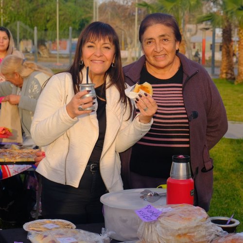 Una exposición de autos y Feria de emprendedores y artesanos para los papás de Chimbas