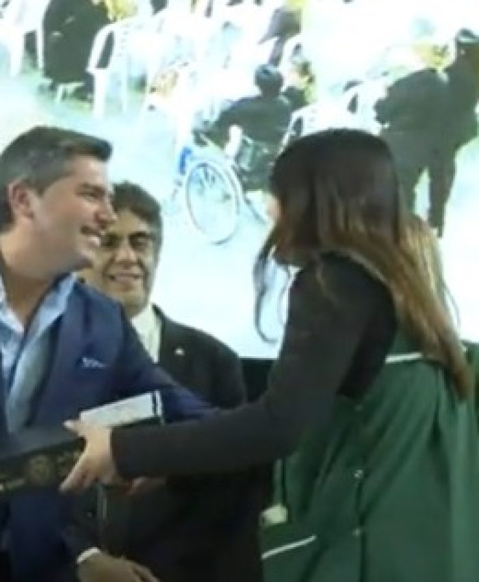 El gobernador entregó notebooks a docentes de primaria en la primera etapa del programa “maestro de américa, cultivando el futuro”