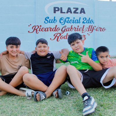El Barrio Ara San Juan luce su nueva plaza