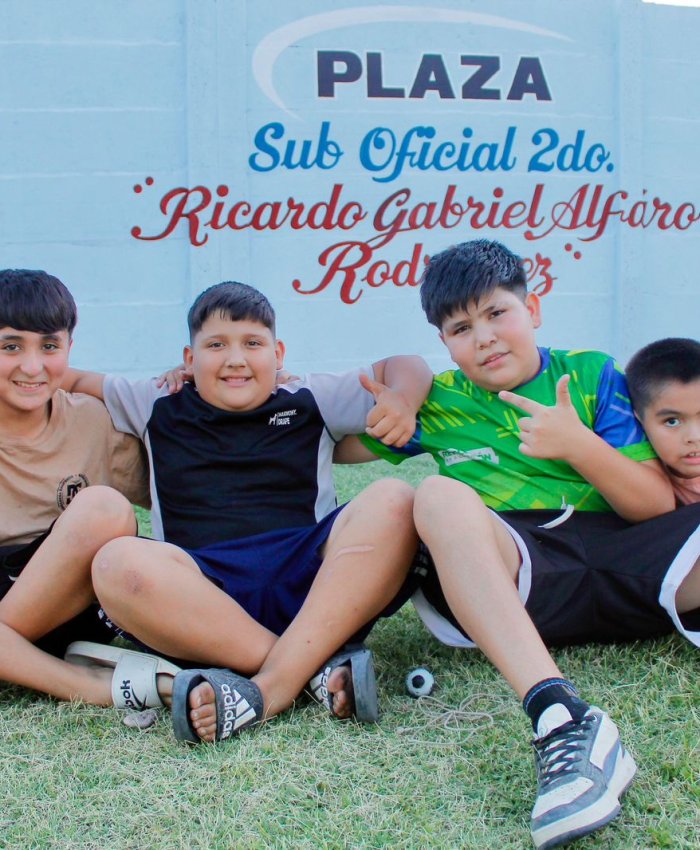 El Barrio Ara San Juan luce su nueva plaza