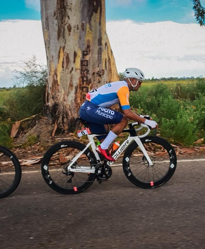 Nicolás Tivani mantiene el liderazgo en la Vuelta a San Juan tras una exigente segunda etapa