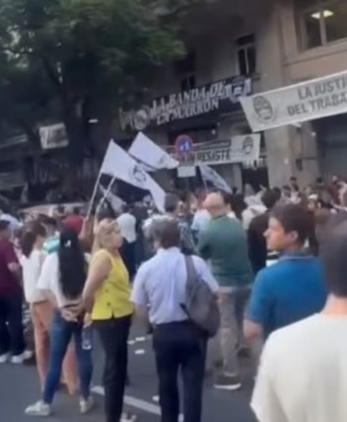 Nueva Reforma Laboral: empleados judiciales toman el edificio de la sede de la Justicia Nacional del Trabajo