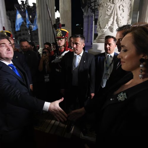 «CRÍTICA A LAS FORMAS, APOYO DE FONDO» Por Hugo Muleiro.