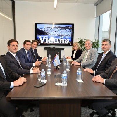 Marcelo Orrego consolida los términos de un acuerdo integral con autoridades de Vicuña Corp en Canadá