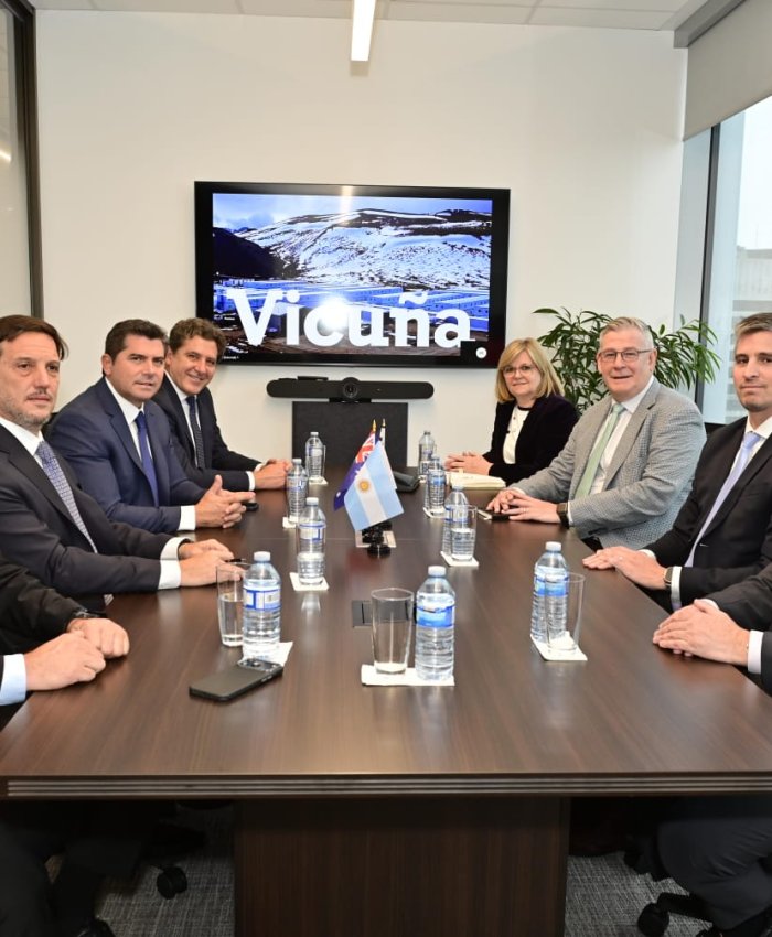 Marcelo Orrego consolida los términos de un acuerdo integral con autoridades de Vicuña Corp en Canadá