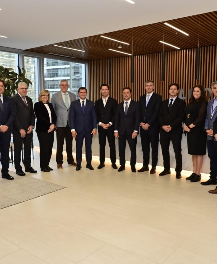 Marcelo Orrego se reunió en Vancouver con autoridades de Fluor y conoció el modelo 3D del proyecto minero Vicuña