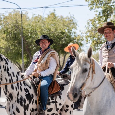 Orrego encabezó una nueva edición de la Cabalgata de la Fe a la Difunta Correa con jinetes de todo el país y Chile