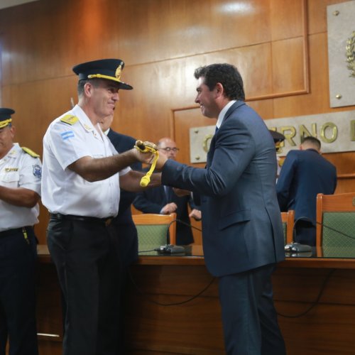 Histórico: el gobernador entregó sables de mando a la Plana Mayor de la Policía de San Juan y reforzó el compromiso con la seguridad pública