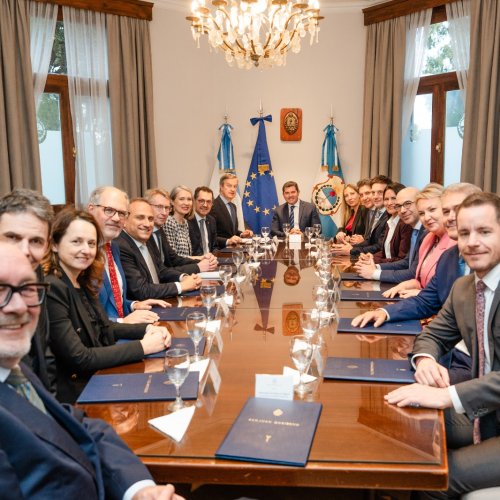 El gobernador Orrego recibió a embajadores europeos en Casa de Gobierno