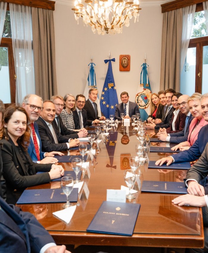 El gobernador Orrego recibió a embajadores europeos en Casa de Gobierno