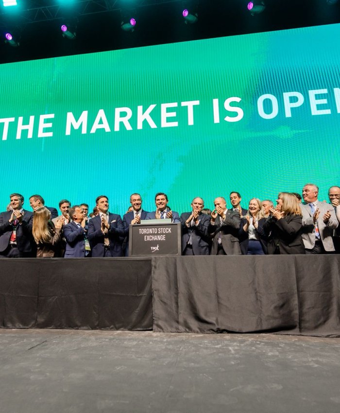 Orrego activó la campana que marcó la apertura del mercado bursátil de Toronto en la Expo San Juan Minera 2026