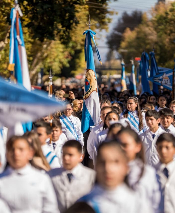 Gala Patria y desfile para celebrar el 216° aniversario de la Revolución de Mayo