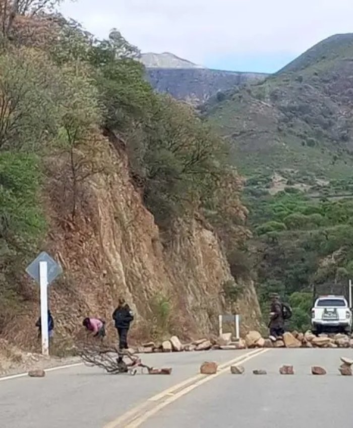 BOLIVIA: Organizaciones sociales y gremiales continúan con más de 60 puntos bloqueados en protestas contra el Gobierno