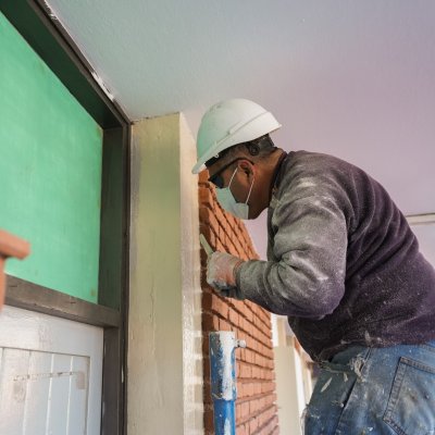 Durante el receso invernal, avanzan los trabajos de mantenimiento en 160 escuelas
