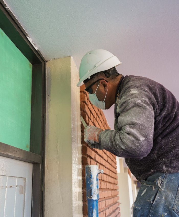 Durante el receso invernal, avanzan los trabajos de mantenimiento en 160 escuelas