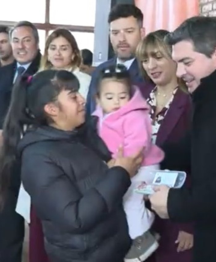 Orrego visitó San Juan Cerca en Pocito, que incorporó regularización dominial y prevención médica