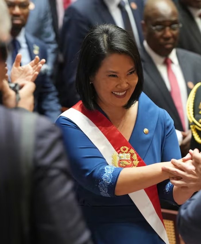 «La triste historia se repite: Keiko Fujimori asumió la presidencia de Perú