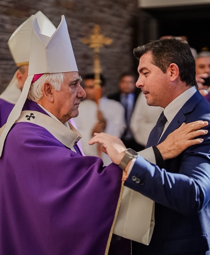 Orrego acompañó a las familias en la misa de homenaje a las víctimas del siniestro aéreo