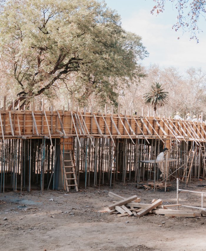 El nuevo puente del lago del Parque de Mayo consolida su estructura principal