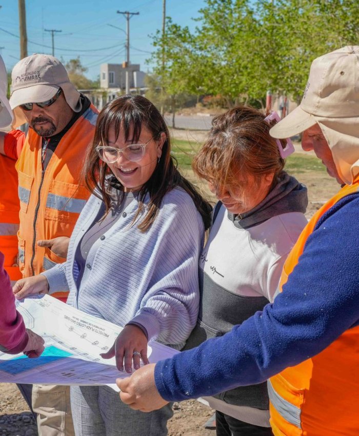 La intendenta Daniela Rodríguez recorrió las obras de la nueva plaza del Loteo Santa Isabel en Chimbas