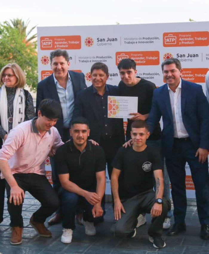Impulso al trabajo en San Juan: Orrego entregó 640 certificados y herramientas para proyectos de autoempleo