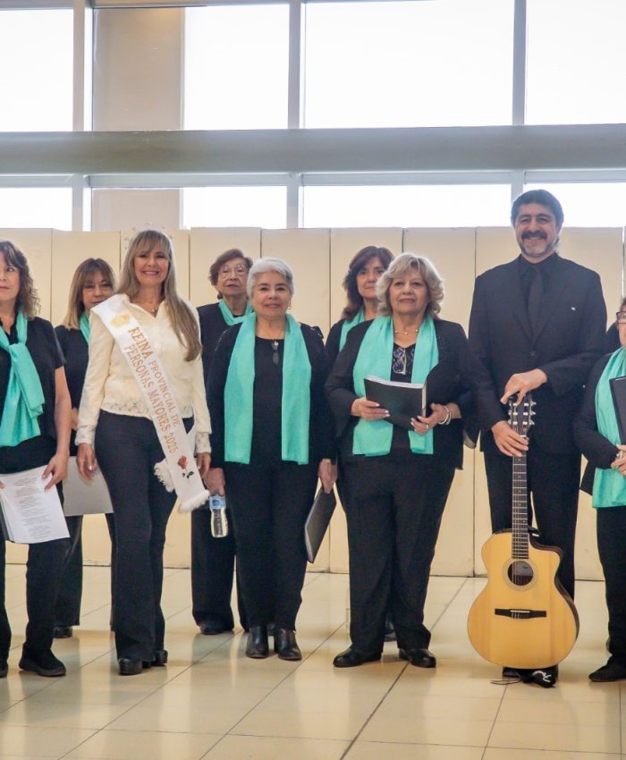 La música coral irrumpió el Centro Cívico para celebrar el Día Internacional de las Personas Mayores